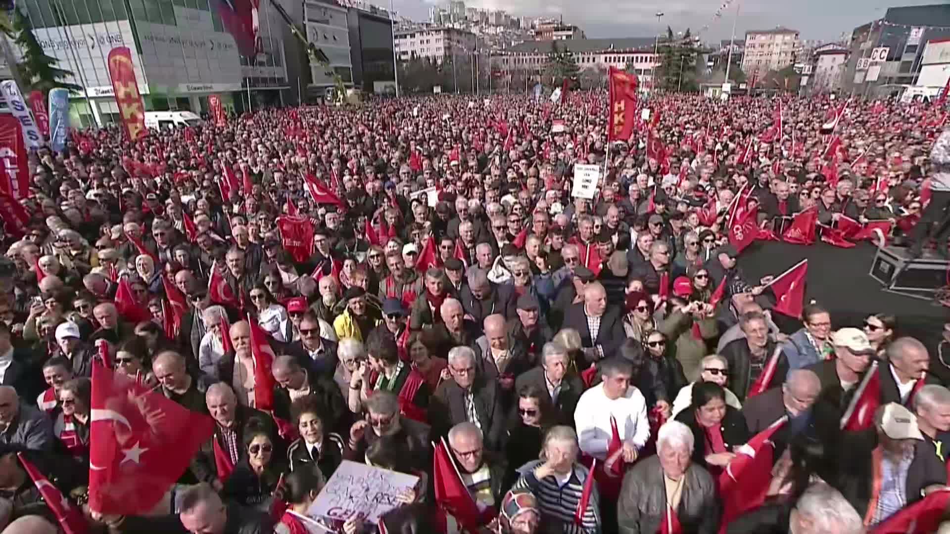 CHP'nin "Millet İradesine Sahip Çıkıyor" mitingi Kocaeli'de... Özgür Özel: "Babasının malını böyle satmayana, bu milletin malını bu şekilde sattırmam"
