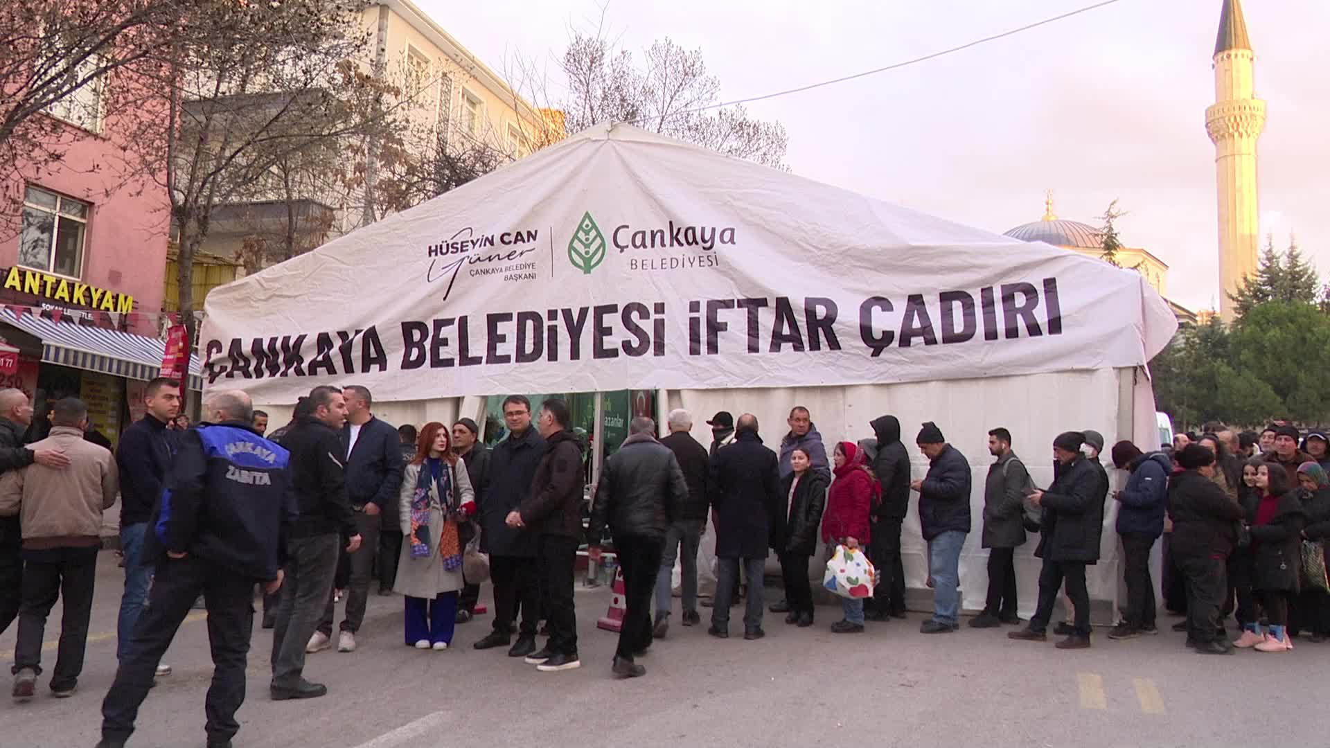 Hüseyin Can Güner: "Çankaya'da üç bölgede, günlük yaklaşık üç bine yakın yurttaşımızla iftar soframızı paylaşıyoruz"