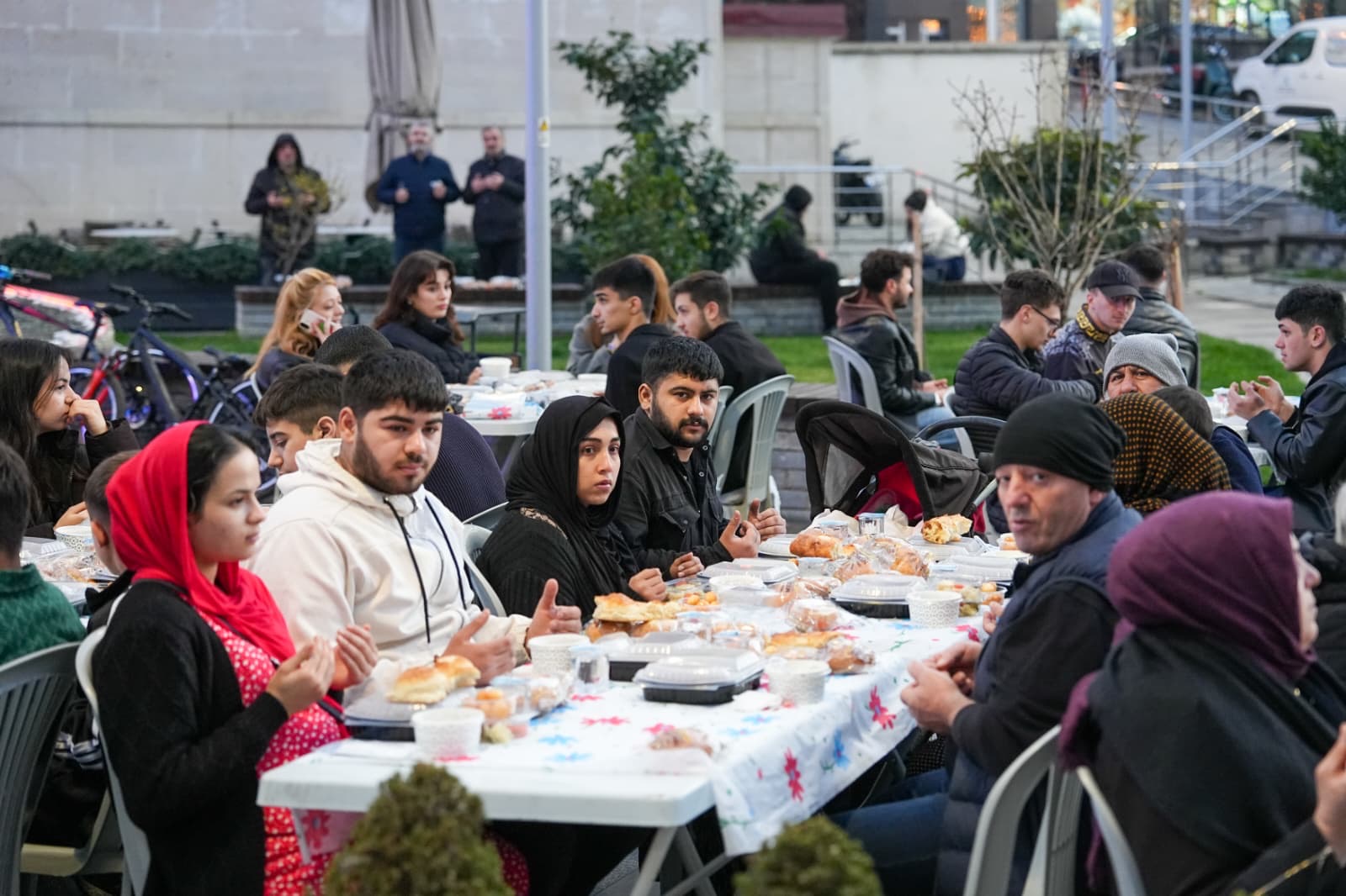 Başkan Kaya, iftarını Mustafa Balbay ile birlikte Kent Lokantası'nda yaptı
