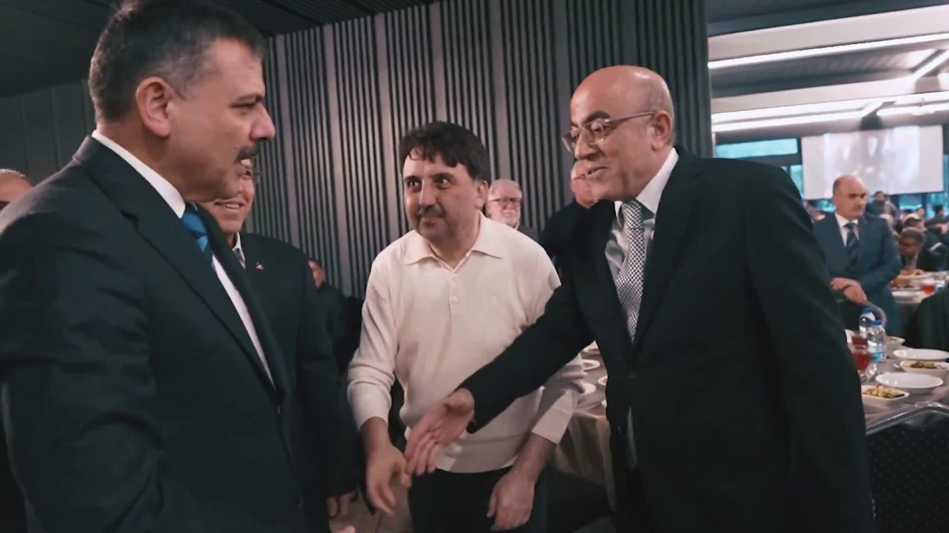 İçişleri Bakanı Mustafa Çiftçi, Siyasallılar Vakfı’nın iftarında mezun ve öğrencilerle buluştu