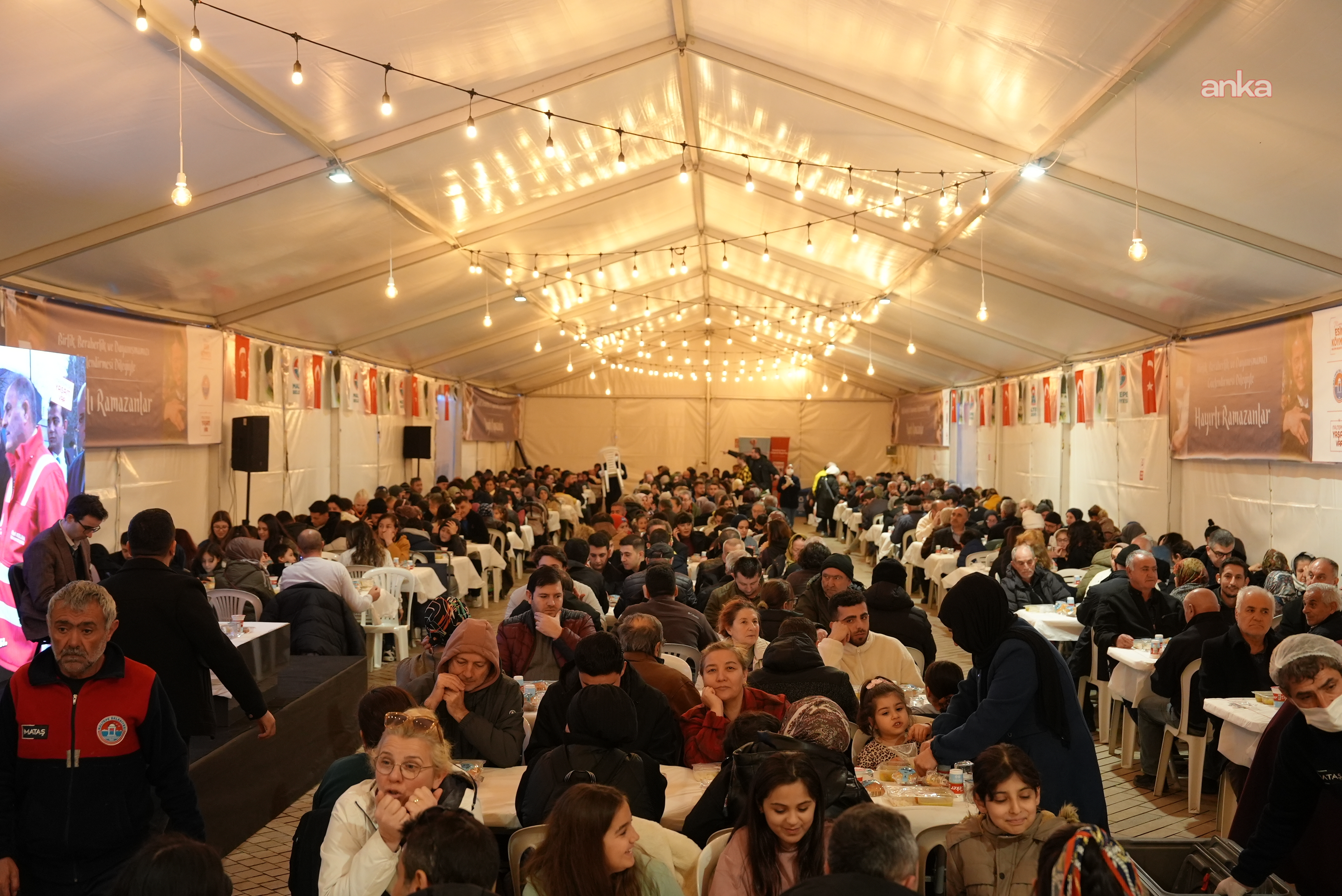 Maltepeliler, iftarda aynı sofrada buluşmaya devam ediyor