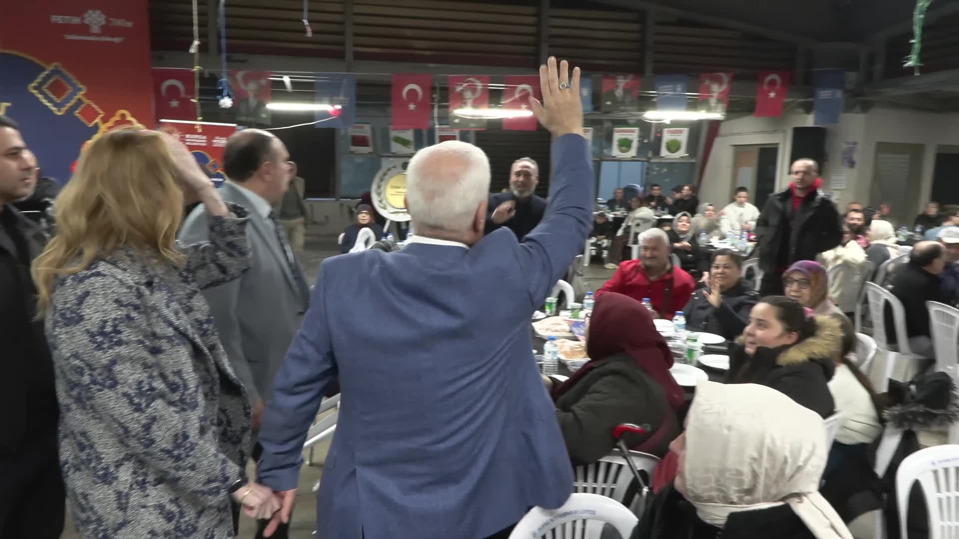 Bursa Büyükşehir Belediye Başkanı Bozbey, Osmangazi’de iftar sofrasında vatandaşlarla buluştu