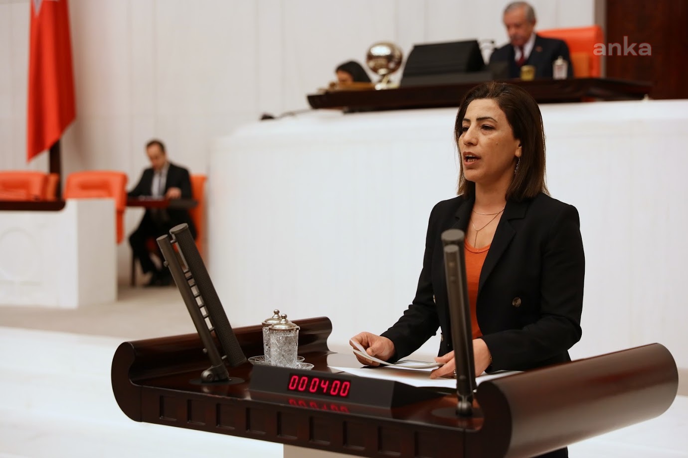 HDP'Lİ İMİR: GÖÇMEN HAMİLE KADINLAR MERDİVEN ALTI KLİNİKLERDE DOĞUM YAPMAK ZORUNDA KALIYOR