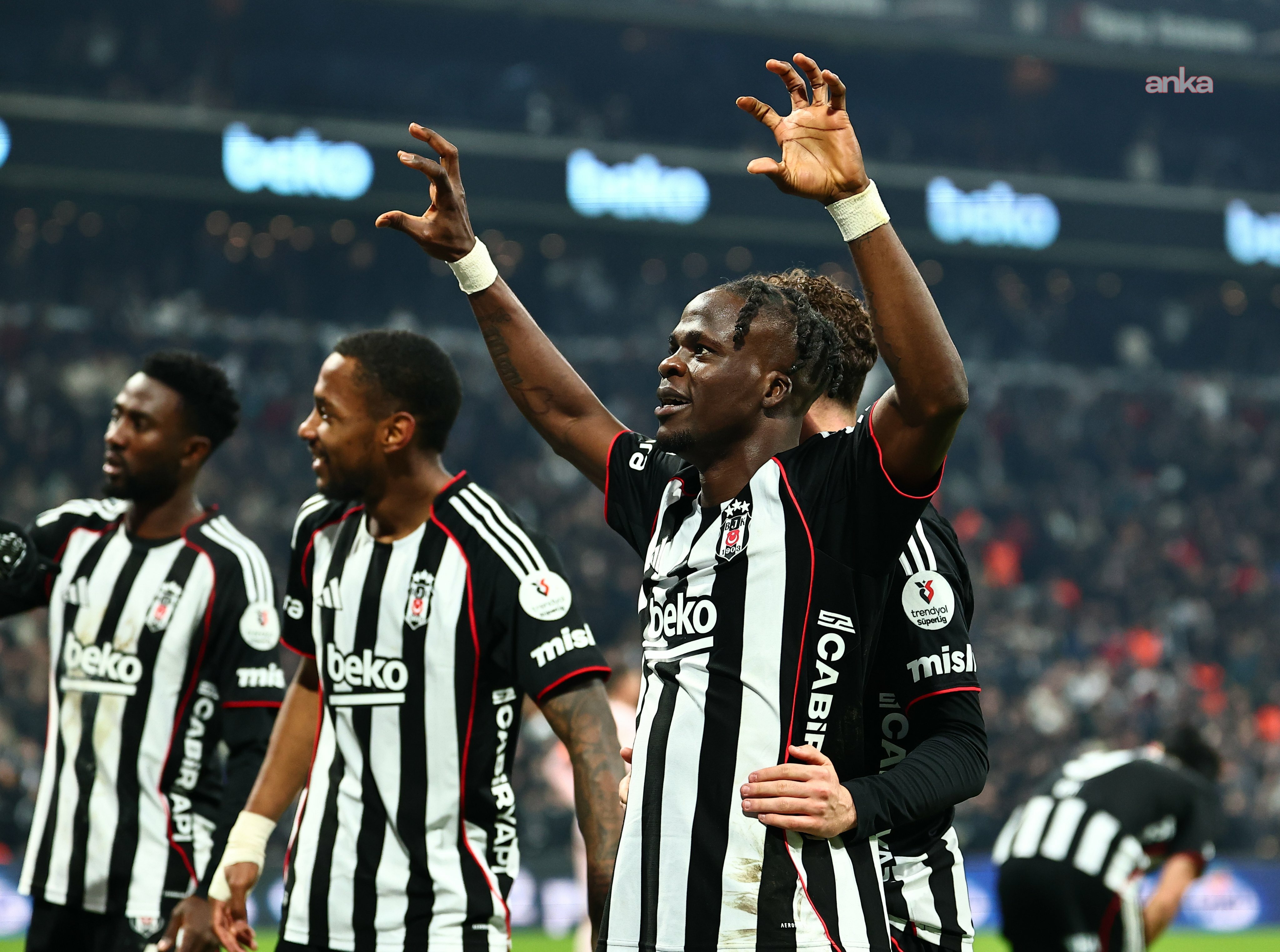 Beşiktaş, Göztepe'yi 4-0 mağlup etti