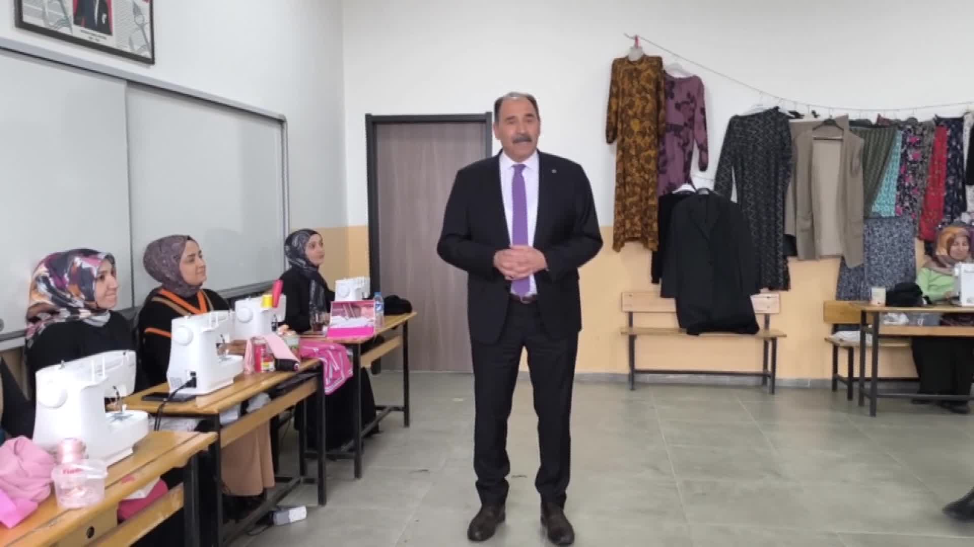 Iğdır'da kadınlar dikiş kursuyla hem öğreniyor hem kazanıyor