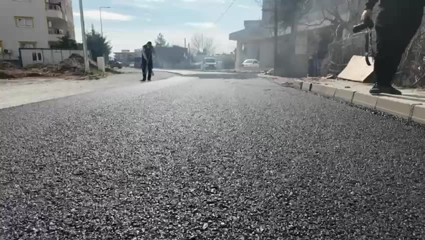 Adıyaman Belediyesi Fen İşleri Müdürlüğü'nden kent genelinde yol mesaisi