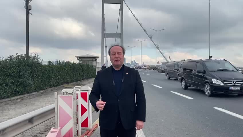 CHP'li Akay, 15 Temmuz Şehitler Köprüsü’nden iktidara seslendi: "Köprü ve otoyollar halkındır, satılamaz, devredilemez"