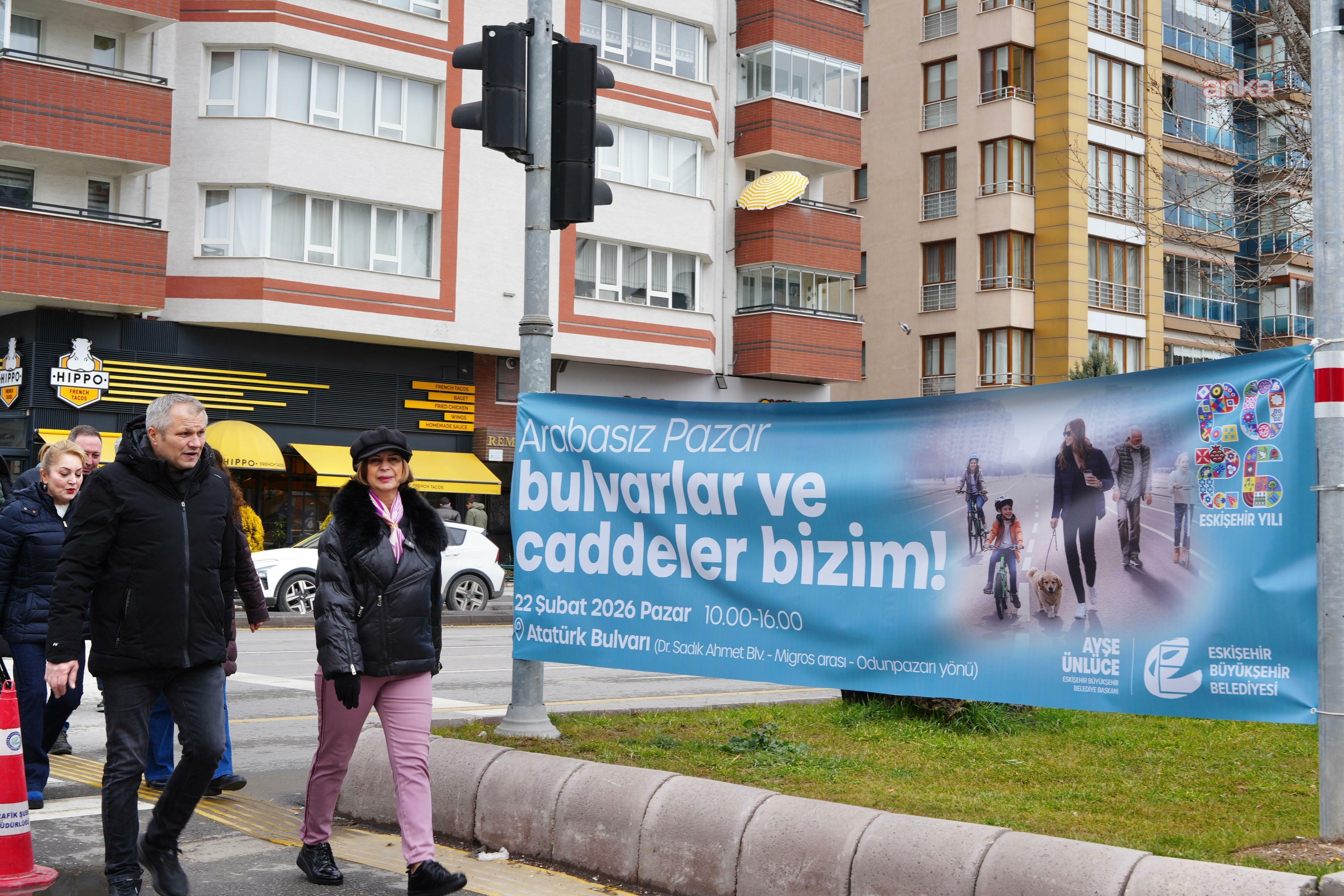 Eskişehir'de “Arabasız Pazar” uygulaması sürüyor... Başkan Ünlüce: "Sokakların sesini, yürümeyi, sohbet etmeyi ve paylaşmayı yeniden hatırladık"