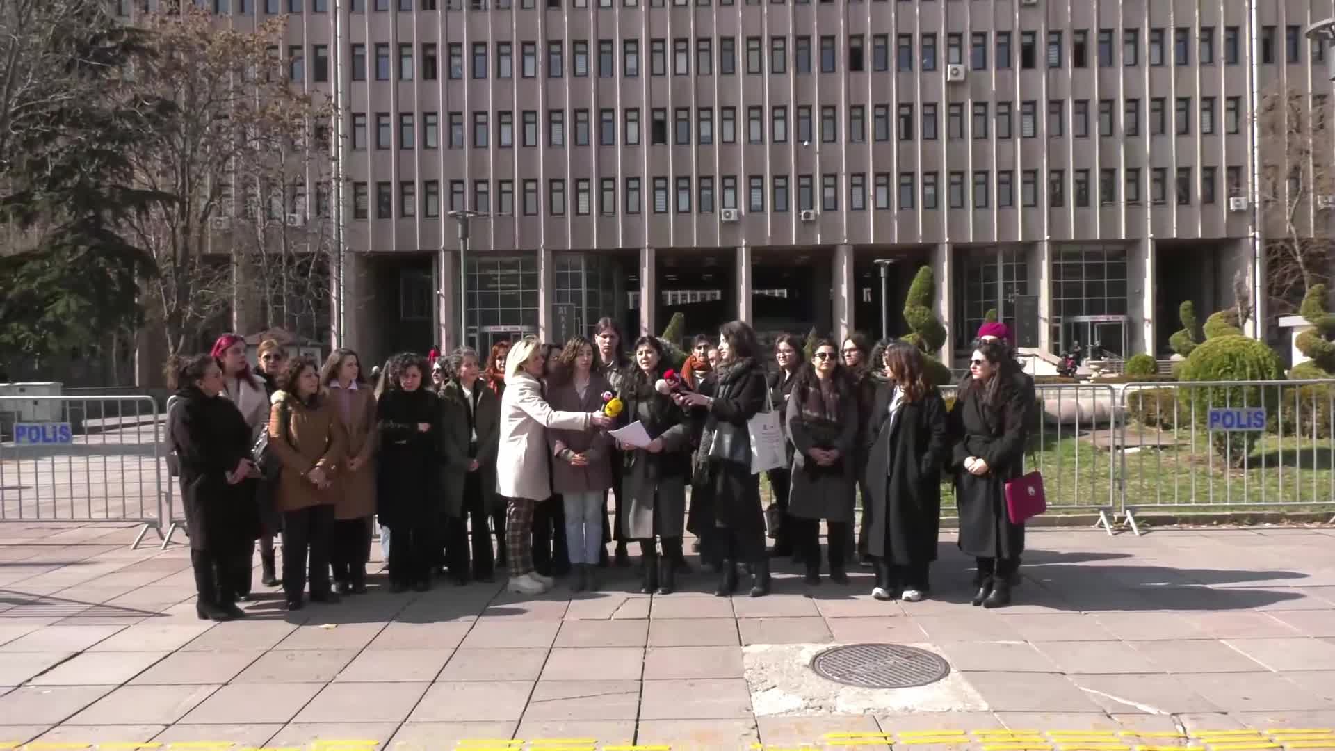 Kadın avukatlardan Ankara Adliyesi önünde "İstanbul Sözleşmesi'ne taraf olma" çağrısı: "Kadına yönelik şiddet yaptırımsız kalmakta"
