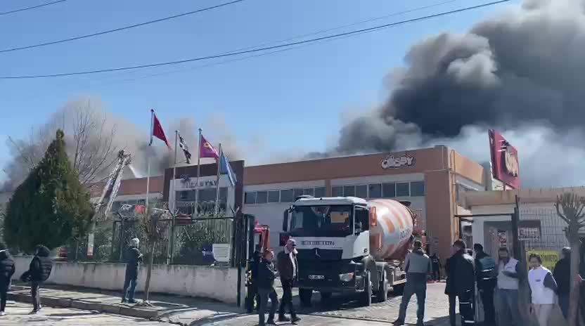 Manisa Akhisar’da oyuncak fabrikasında yangın