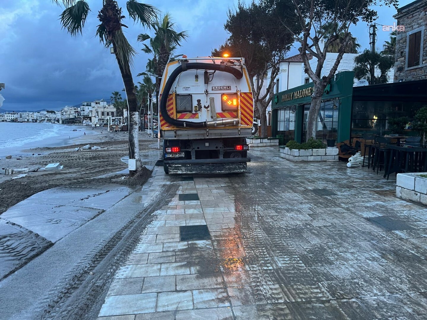 Bodrum sahillerinde fırtına ve yağış sonrası kapsamlı temizlik