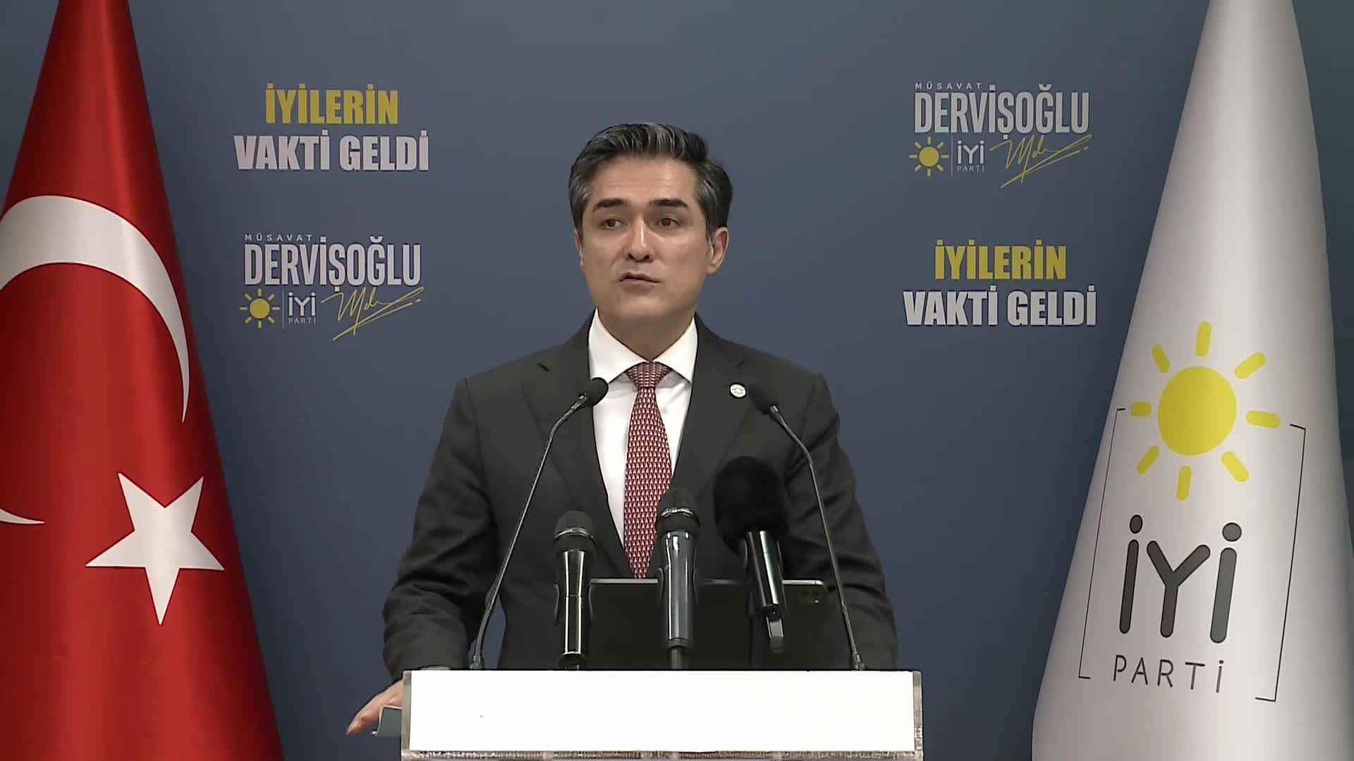 Buğra Kavuncu: "Türkiye, tripodu MHP, makinenin kendisinin AK Parti ve deklanşöre basanın Apo olduğu bir fotoğrafı gördü"