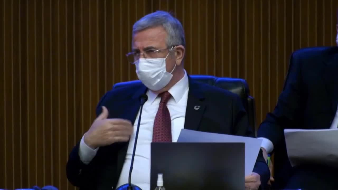 MANSUR YAVAŞ’TAN AKP’Lİ MECLİS ÜYESİNE: “BUNUN İÇİN KAYBEDECEKSİNİZ, KENDİNİZİ ALLAH’IN YERİNE KOYMAYIN”