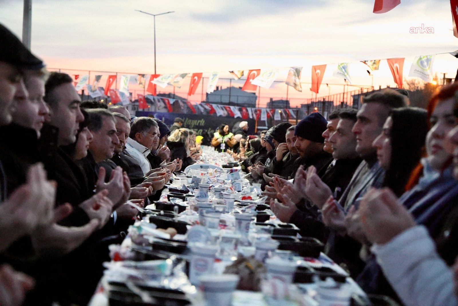 Tekirdağ Büyükşehir Belediyesi'nin iftar buluşmaları, Ergene Mahallesi'nde başladı