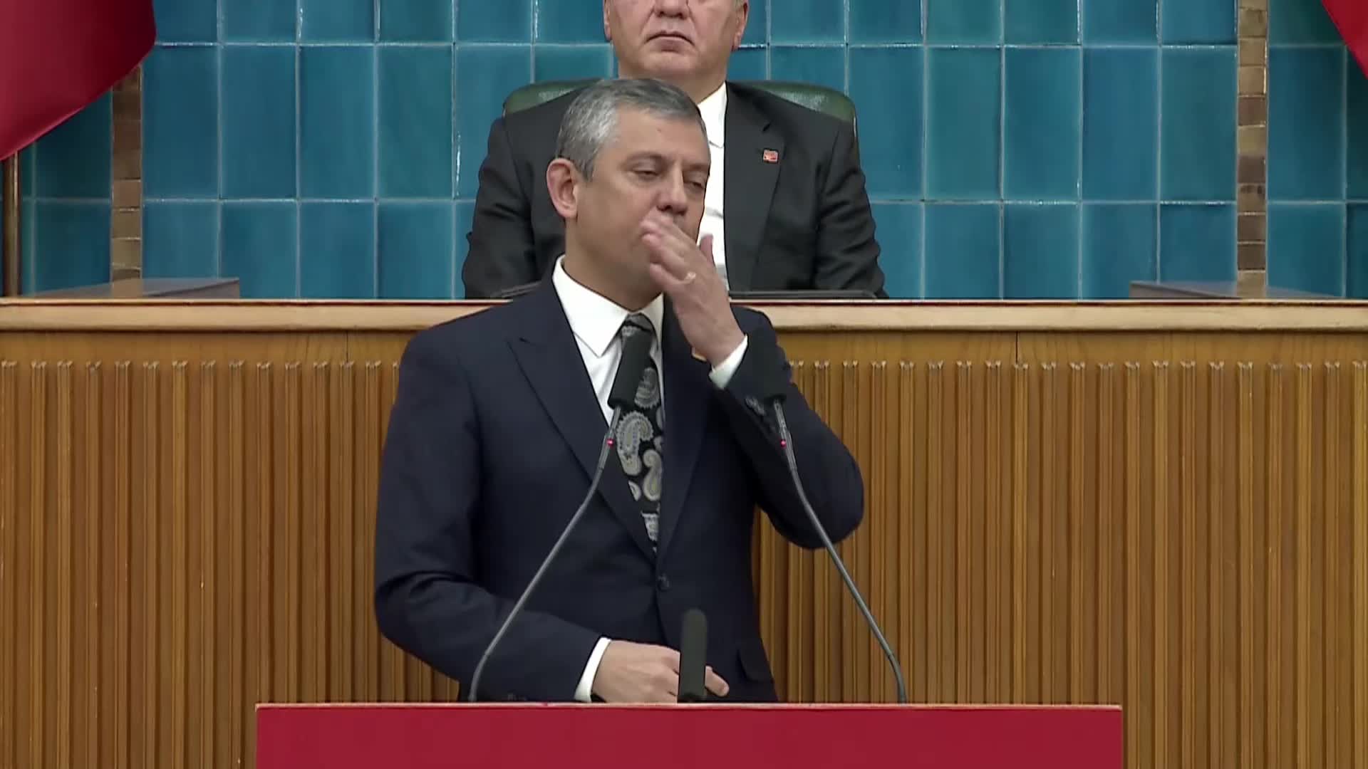 CHP Grup Toplantısı... Özgür Özel'den Cumhurbaşkanı Recep Tayyip Erdoğan'a: "Varsa diploman o mahkemeye sunacaksın"