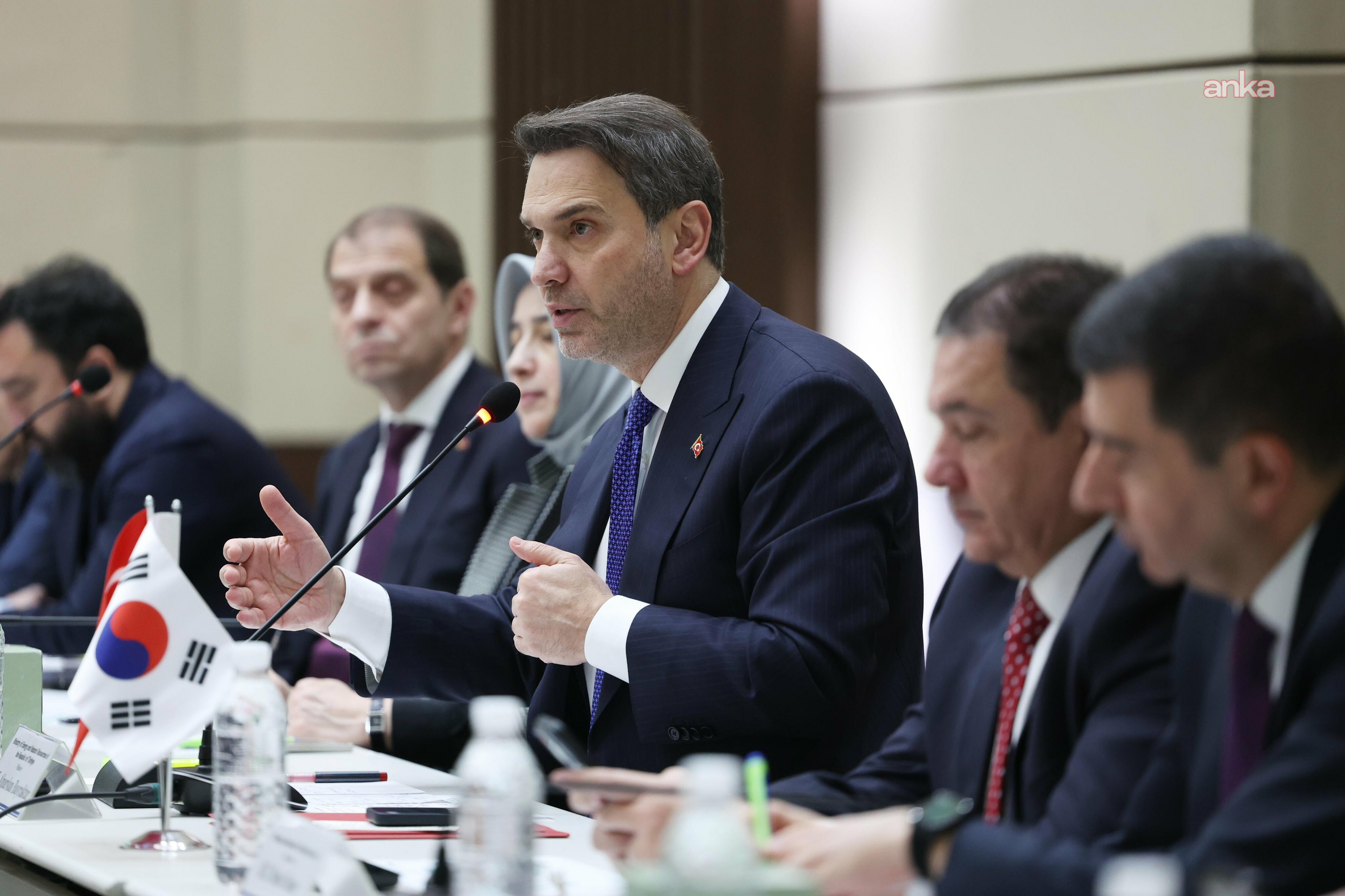Bakan Bayraktar, Seul'de enerji ve maden şirketleri ile sanayi kuruluşlarının üst düzey temsilcileriyle bir araya geldi