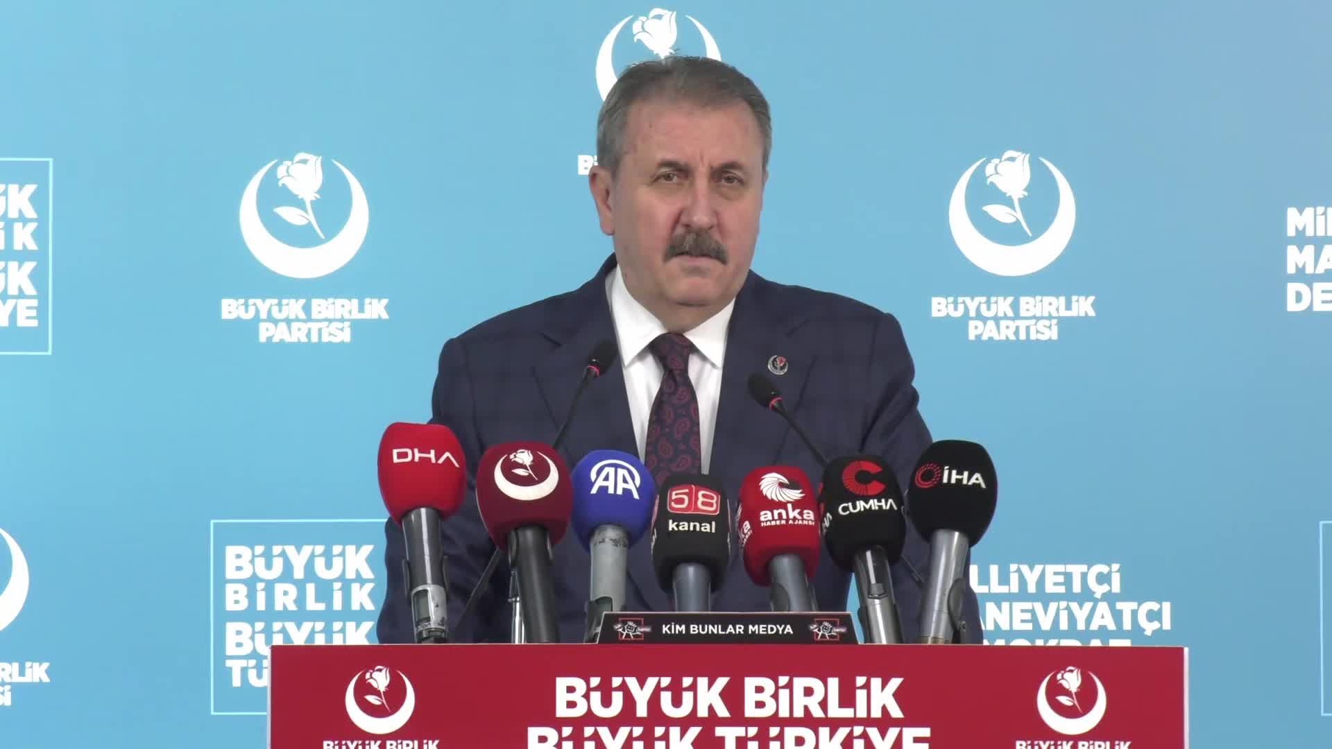 Mustafa Destici: "Gerçek bir barış hedefleniyorsa bunun yolu, hükümlü bir örgüt liderine yeni payeler vermek değildir"