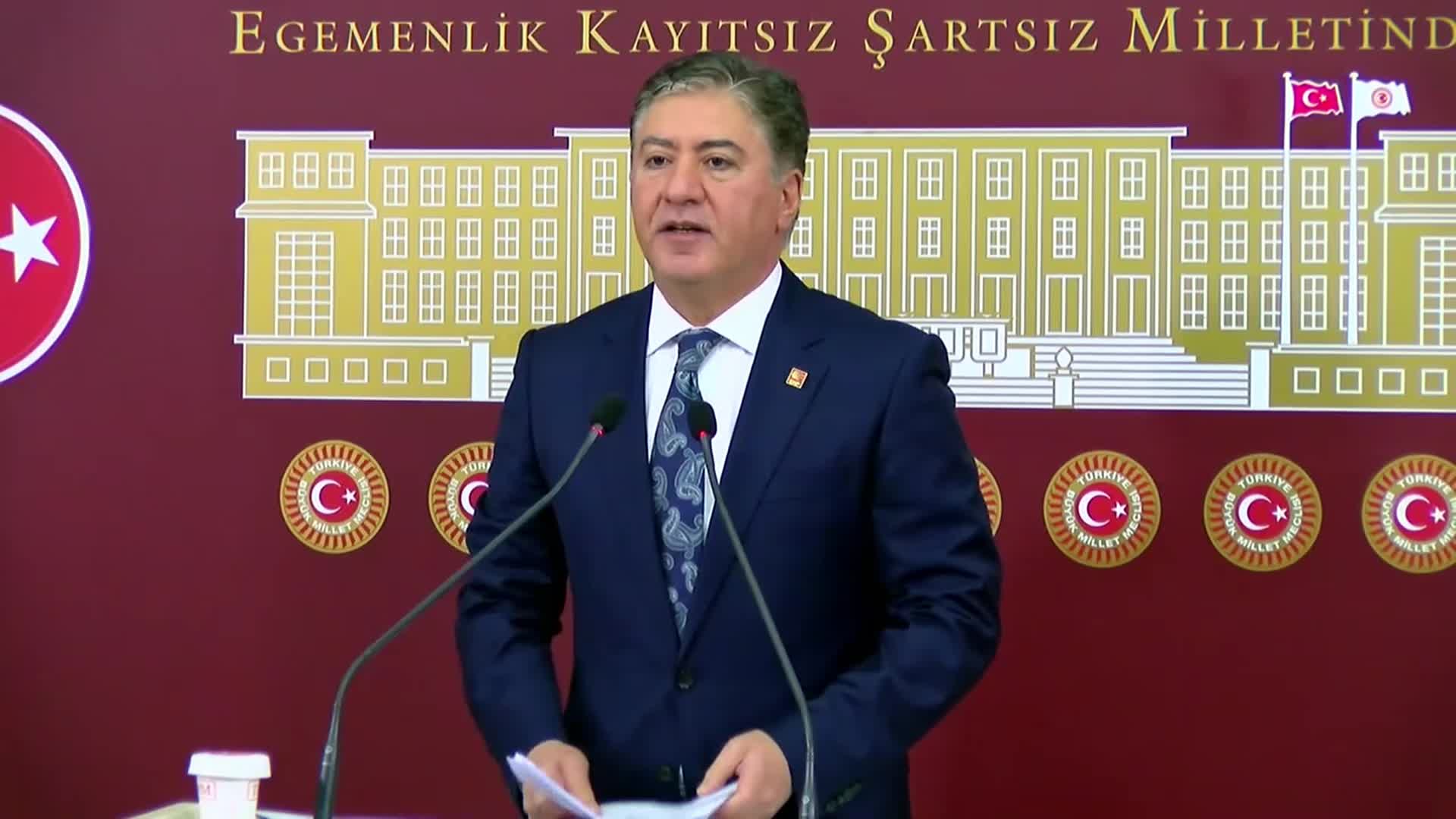 CHP'li Emir'den "şantaj" yanıtı: CHP'yi baskıyla, korkuyla, adliyeyle, yargıyla sindireceklerini, başka masaya taşıyacaklarını zannedenler varsa bizim bunca saldırıya karşı ne yaptığımıza bir baksınlar"