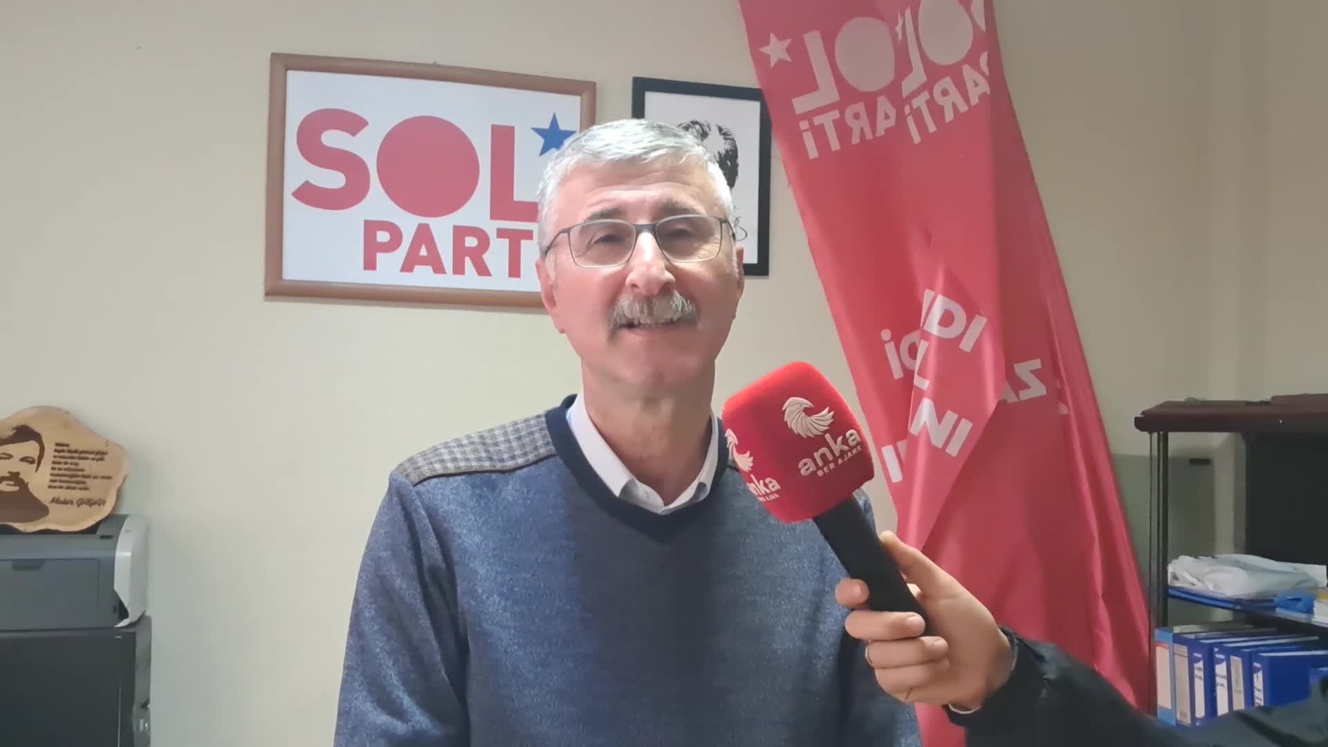 Sol Parti MYK Üyesi Alper Taş'tan Bakan Tekin'e tepki: "Buyurun davanızı açın. Belki bu vesileyle size laikliğin ne olduğunu anlatırız"