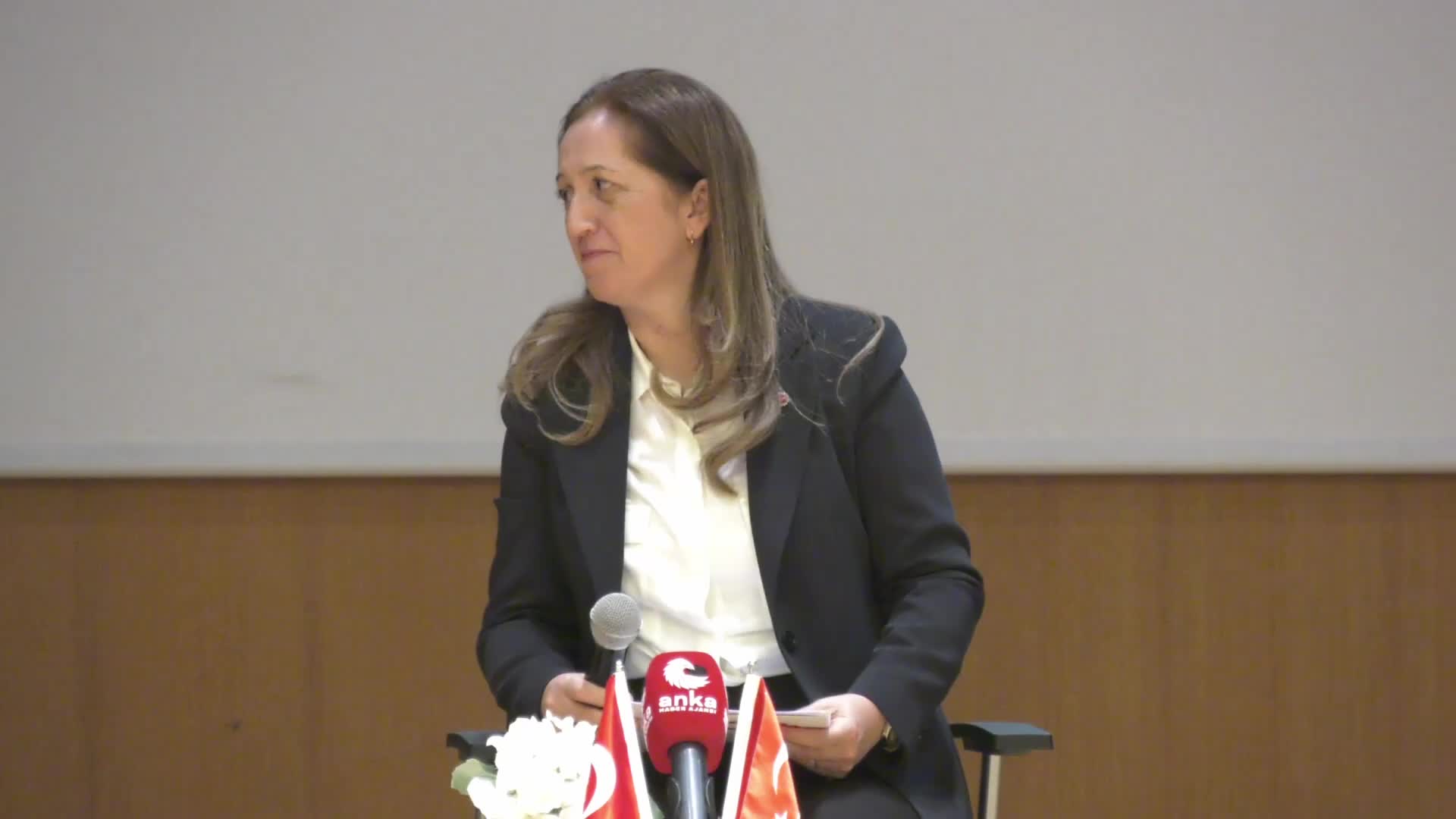 CHP’den “Kadın Yoksulluğu Buluşması"...Arzu Çerkezoğlu: "Bugün çalışan her dört kadından üçü asgari ücret ve ona çok yakın ücretlerle hayatını sürdürüyor"