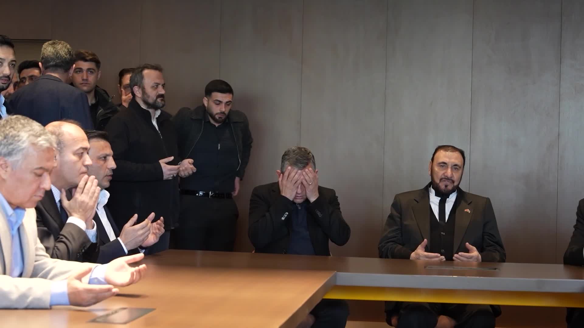 CHP Genel Başkanı Özel’den Türkiye Caferileri lideri Özgündüz’e taziye ziyareti