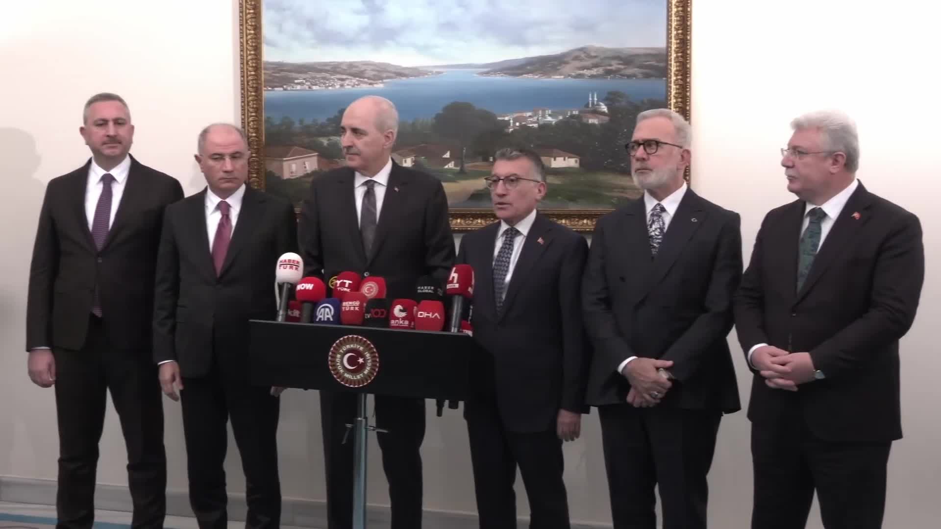 Kurtulmuş, süreç Komisyonu'na katılan siyasi parti gruplarını ziyaret ediyor... Kurtulmuş:. "Kimin ne sözü varsa buyursun, siyaset meydanında konuşsun"
