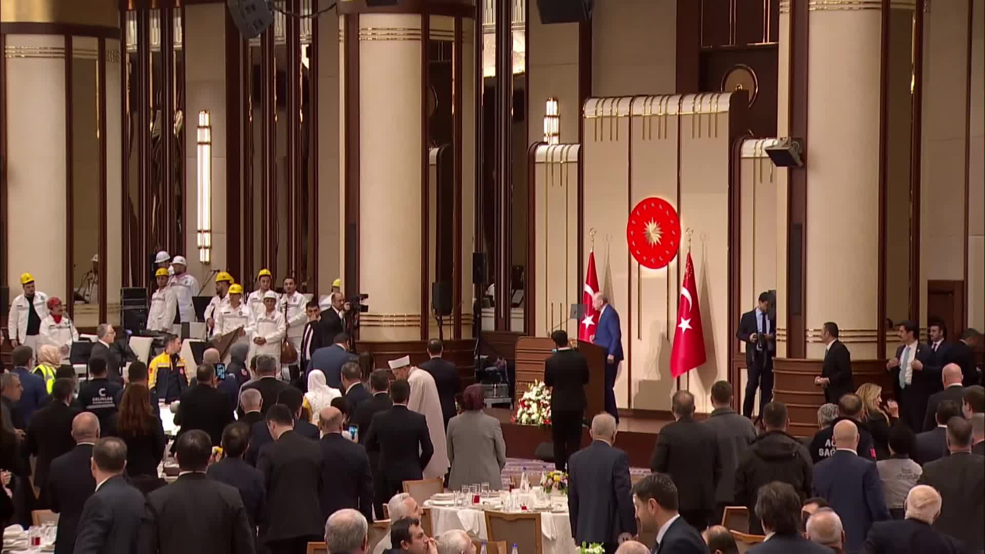Erdoğan: Laiklik kavramının arkasına saklanıp milletin inanç değerlerine saldıran bu güruhun hezeyanlarına sadece gülüp geçiyoruz