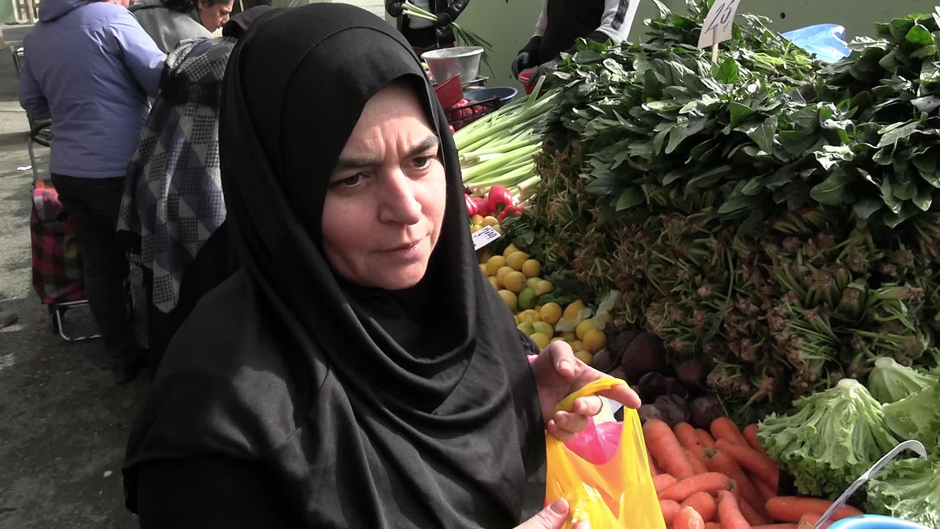 Açlık sınırı 34 bin liraya yükseldi... Kağıthane'de ANKA'ya konuşan vatandaş: Cumhurbaşkanımız önce gelsin hanımıyla, bize reva gördüğü maaş ile kendileri geçinebiliyorlarsa biz de geçinelim