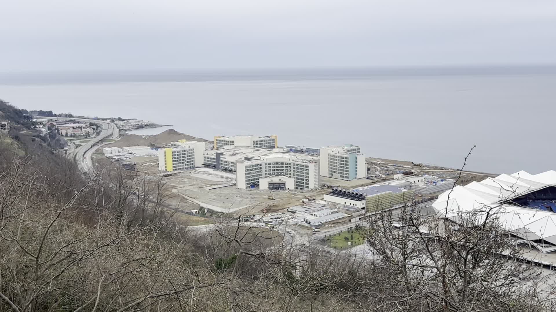 Prof. Dr. Bektaş'tan Trabzon Akyazı’daki hastane ve stat için uyarı: "3,8'lik deprem dahi yamaçların stabilitesini bozmuş, zeminde kayma başladı"