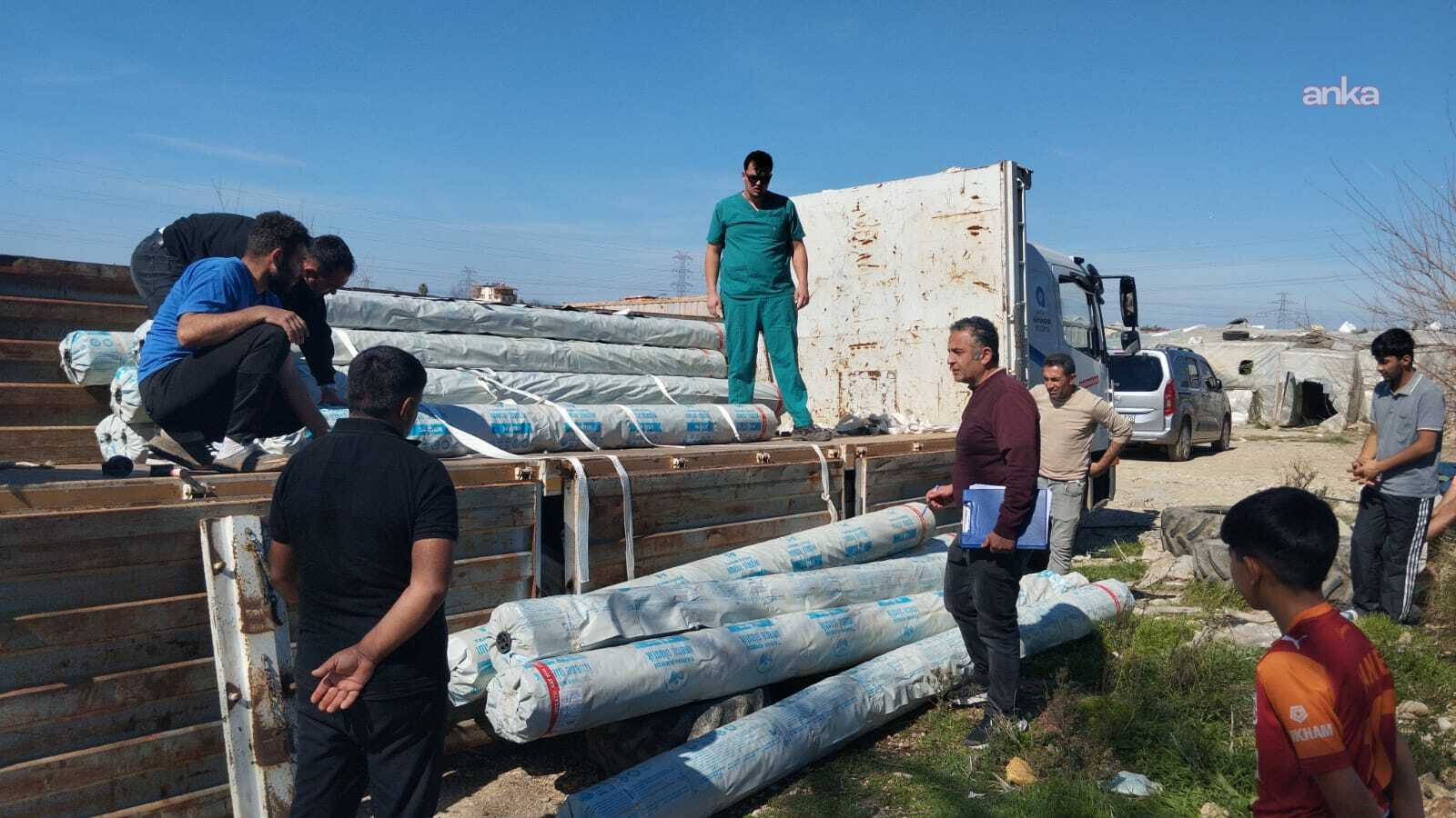 Antalya Büyükşehir Belediyesi’nden ilçelerde üreticiye sera naylonu desteği