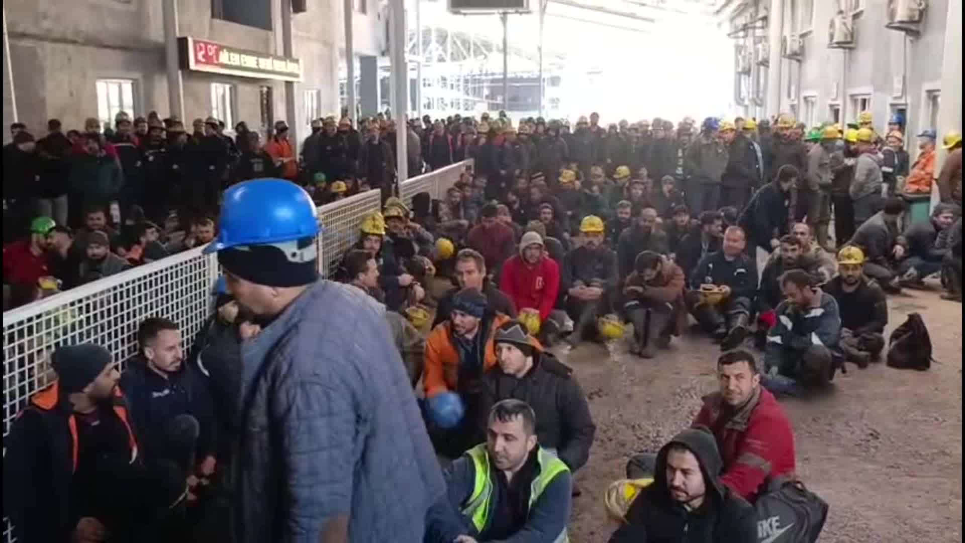 Soma'da İmbat Madencilik işçileri eylem başlattı
