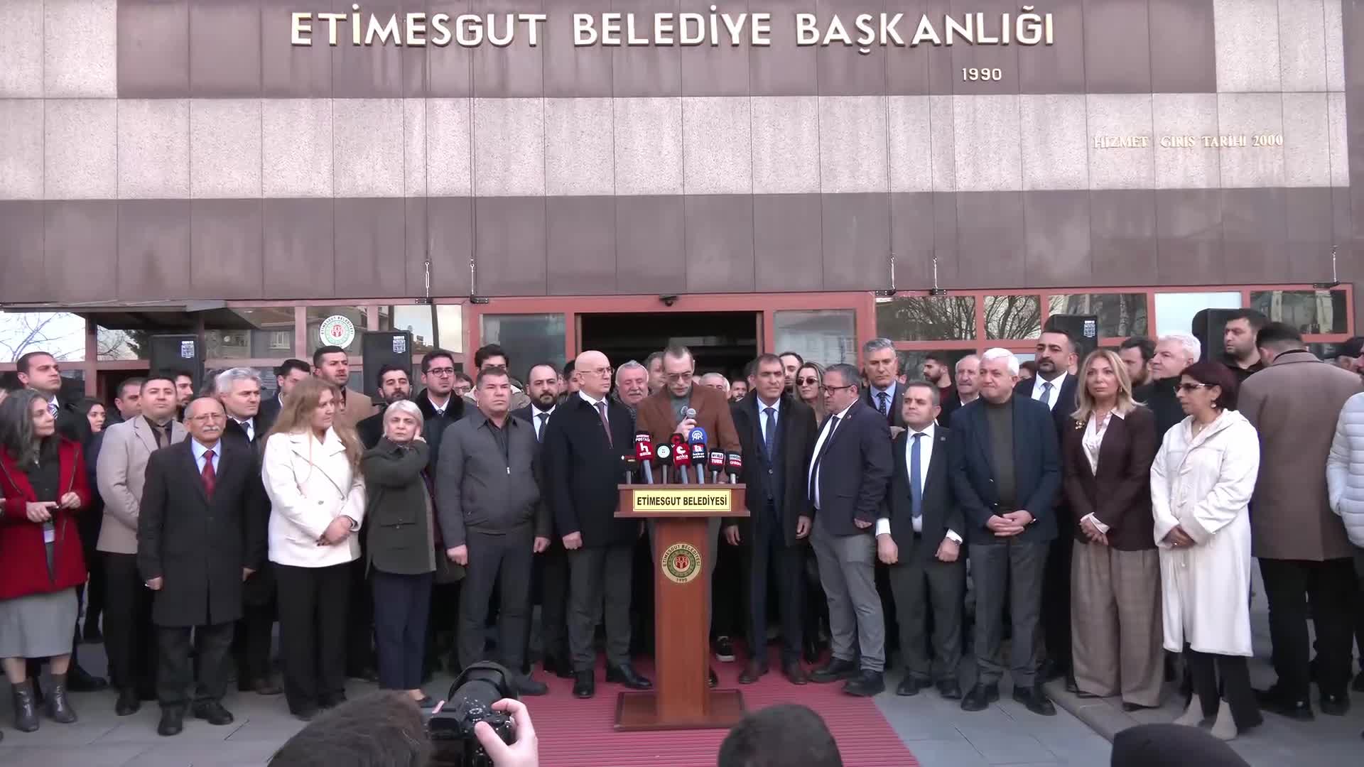 Erdal Beşikçioğlu'ndan "yolsuzluk" iddialarına yanıt: "Gerekli hukuki işlemler başlatılmış olup sorumlular hakkında suç duyurusunda bulunulmuştur"