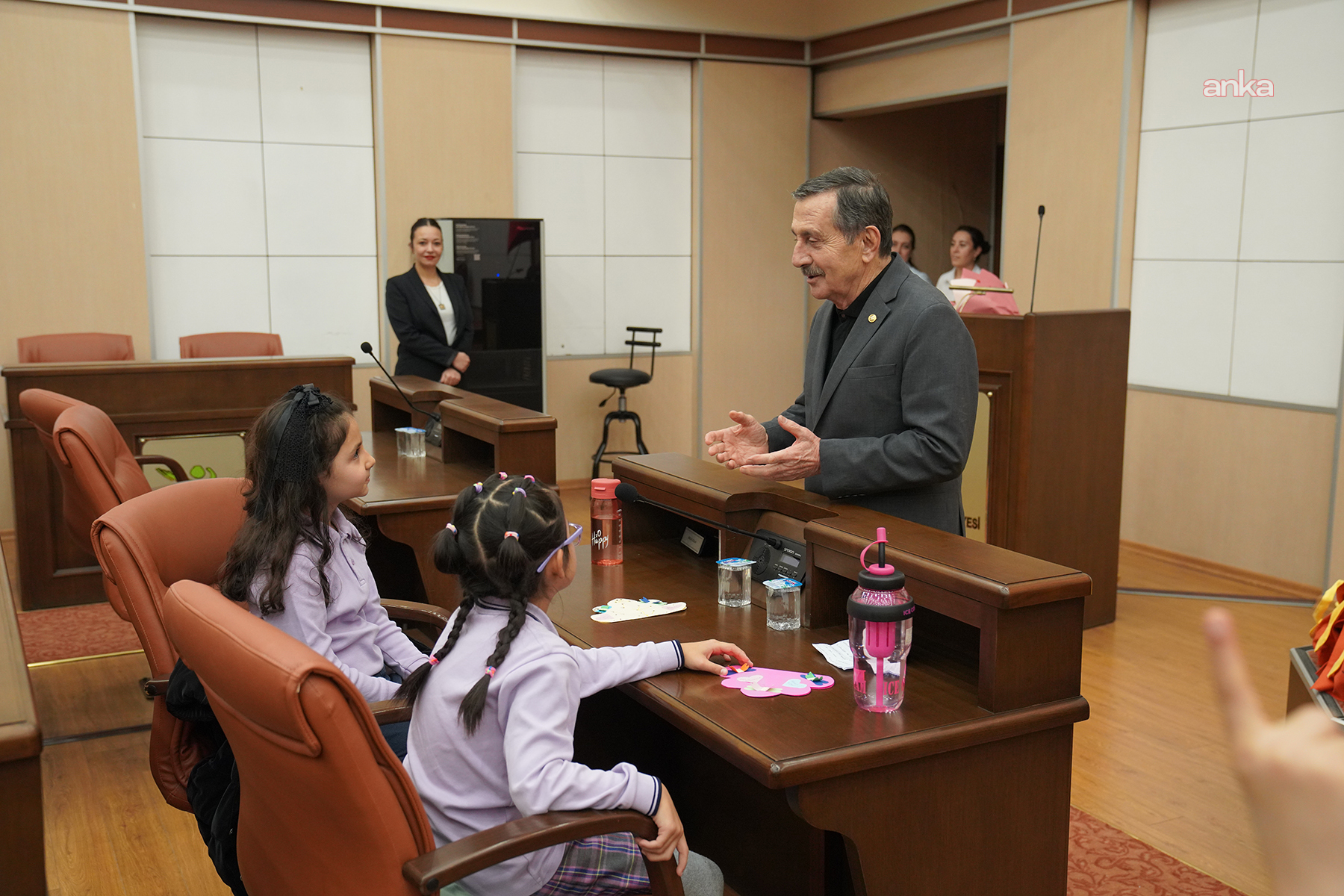 Tepebaşı Belediye Başkanı Ataç, Çamlıca Ticaret Odası İlkokulu öğrencilerini ağırladı