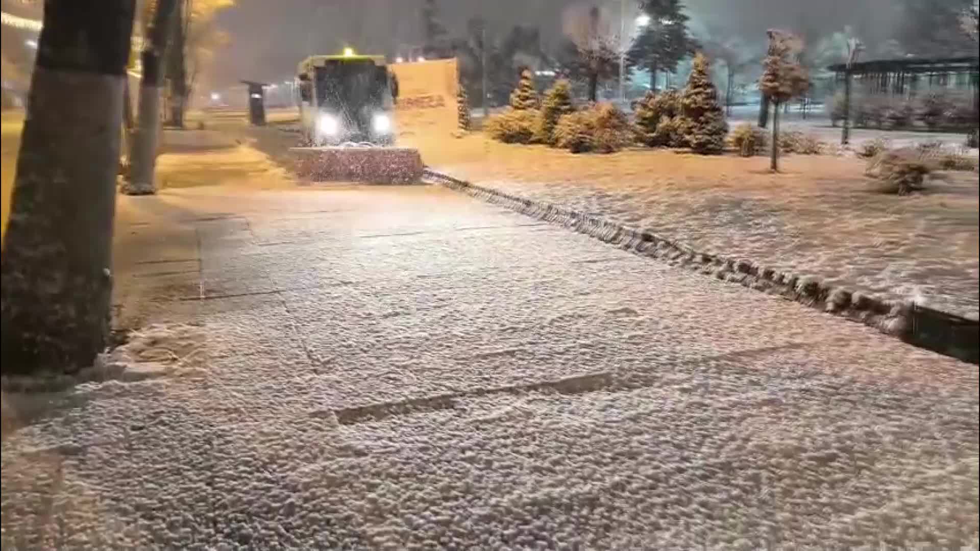 Malatya'da karla mücadelede 109 mahalle yolunda çalışma yürütüyor