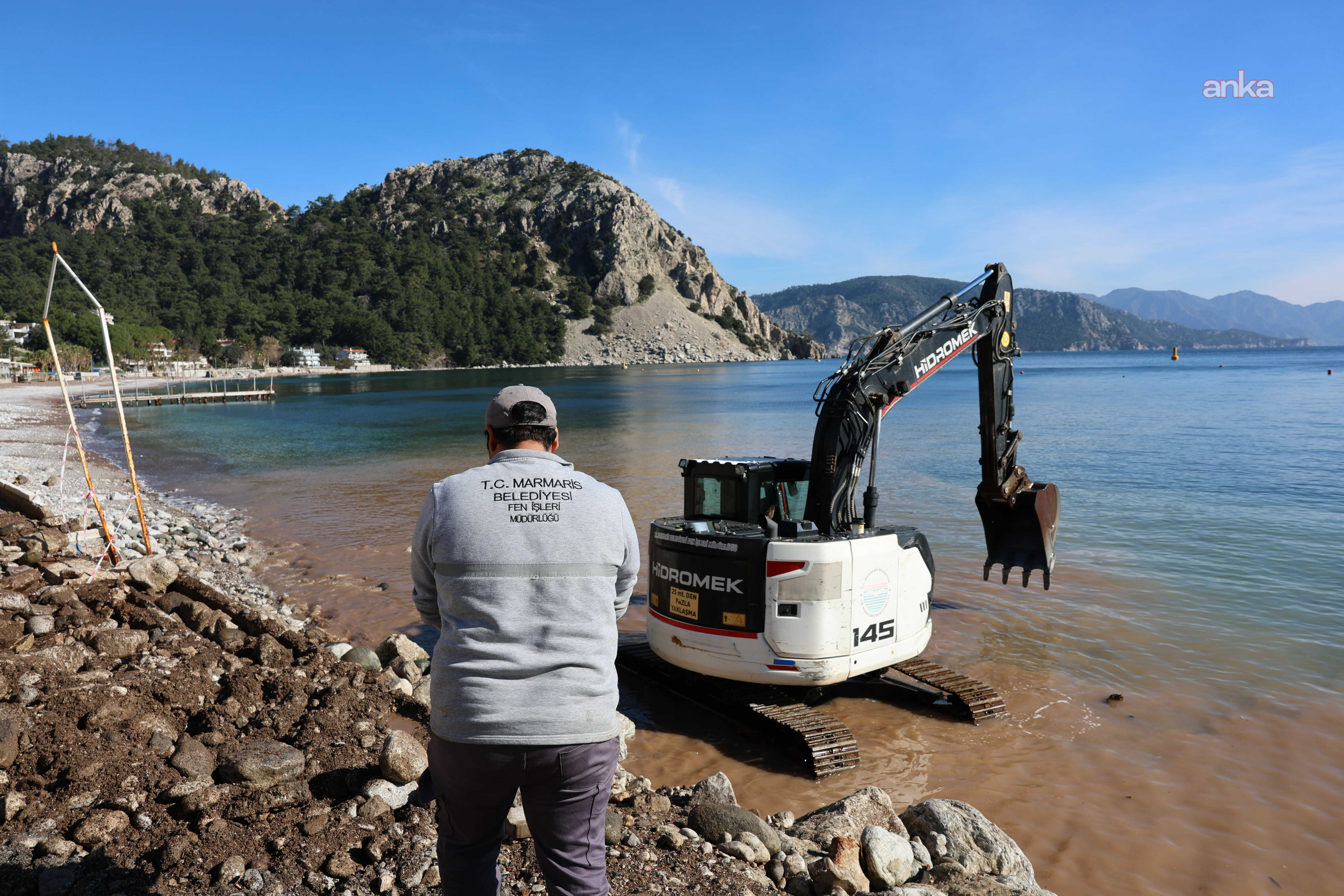 Marmaris Belediyesi'nden Turunç sahil yürüyüş yolunda onarım çalışması