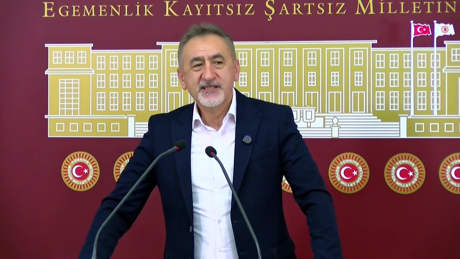 Mustafa Adıgüzel'den 'ramazan genelgesi'ne tepki: "Ramazan sofrasının resmini isteyip boş beslenme çantasını gizliyorlar”