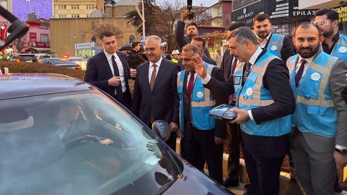 CHP'li Enginyurt'tan İçişleri Bakanı Çiftçi'nin AK Parti Gençlik Kolları yeleği giymesine tepki