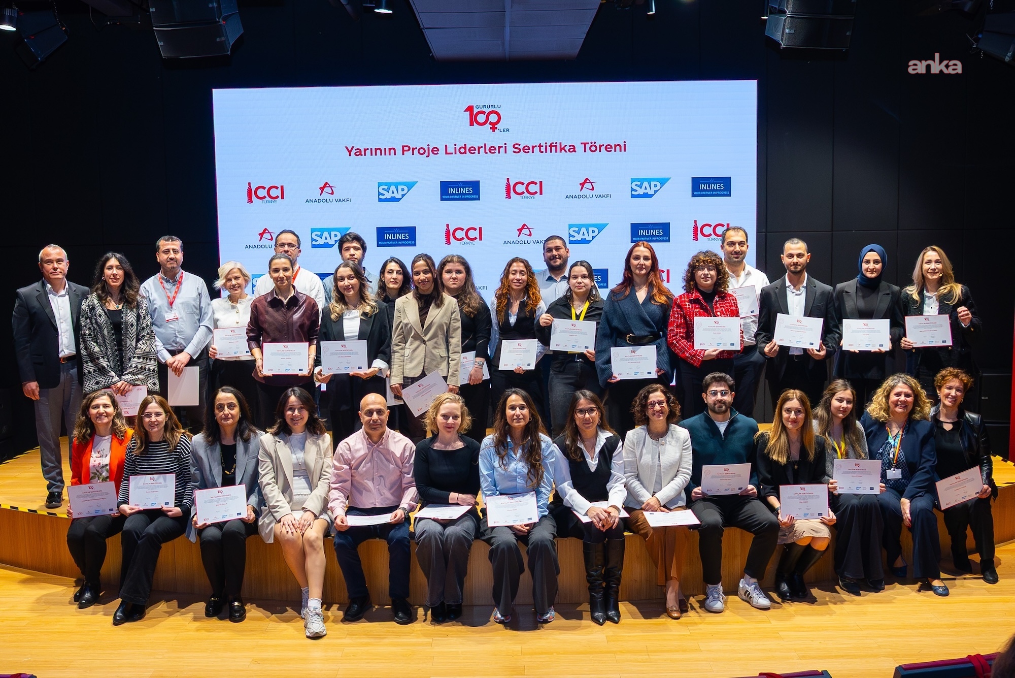 Gençlere dijital dönüşümde altın bilezik: “Yarının Proje Liderleri” programı tamamlandı