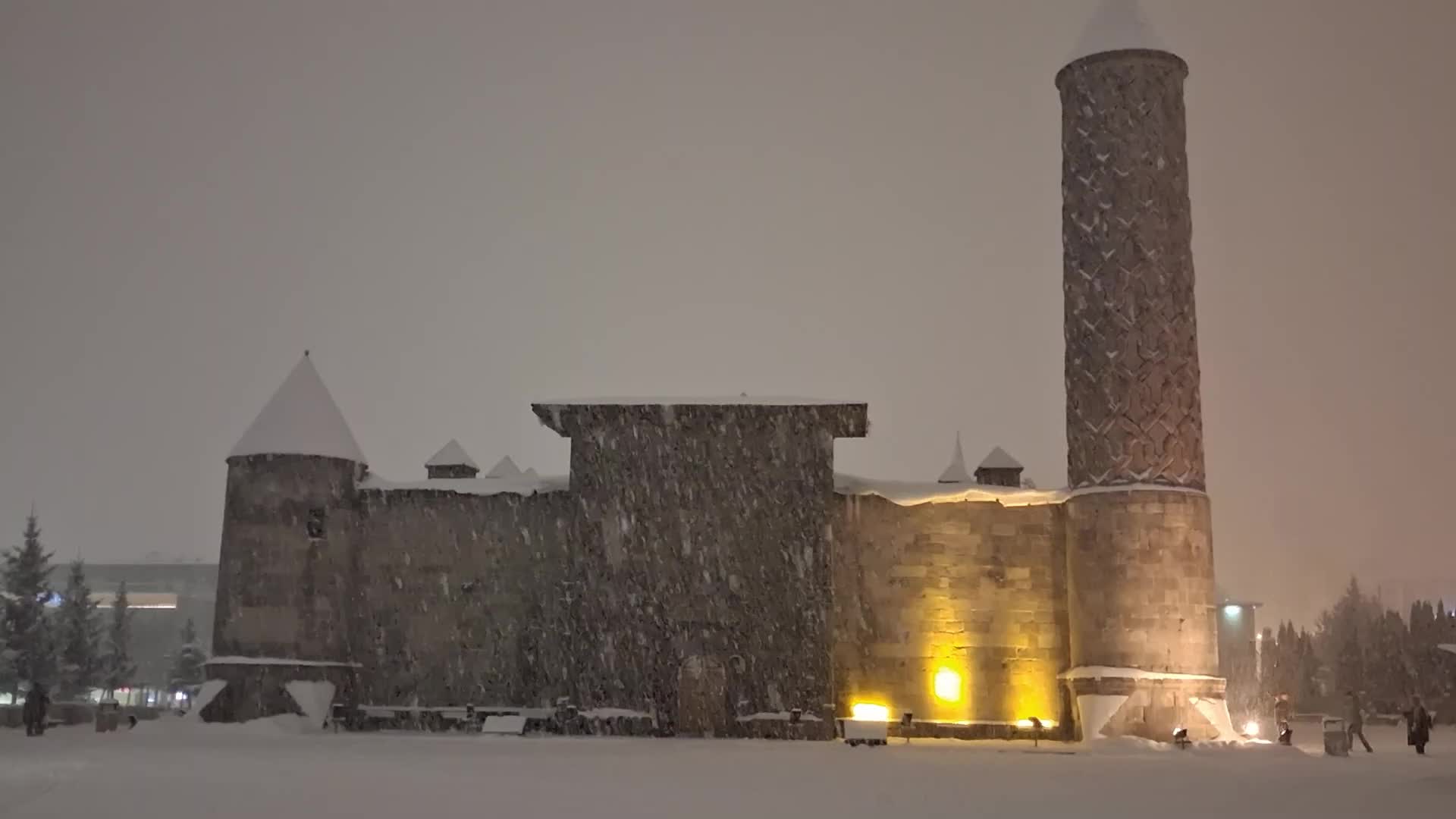 Erzurum’da eğitime kar engeli: 27 Şubat Cuma günü okullar tatil