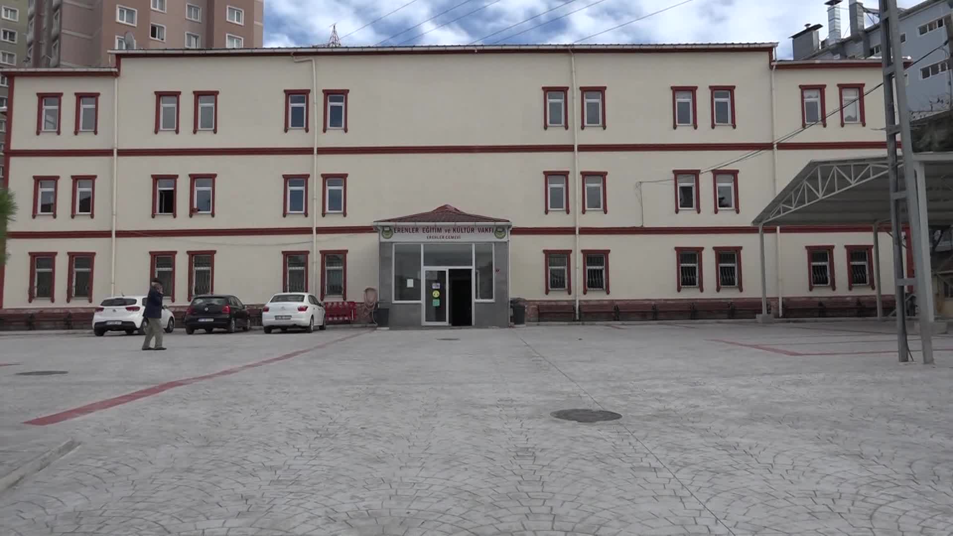 ESENYURT BELEDİYESİ'NDEN HIZIR ORUCU ÖNCESİ CEMEVLERİNDE DEZENFEKTE VE TEMİZLİK ÇALIŞMASI