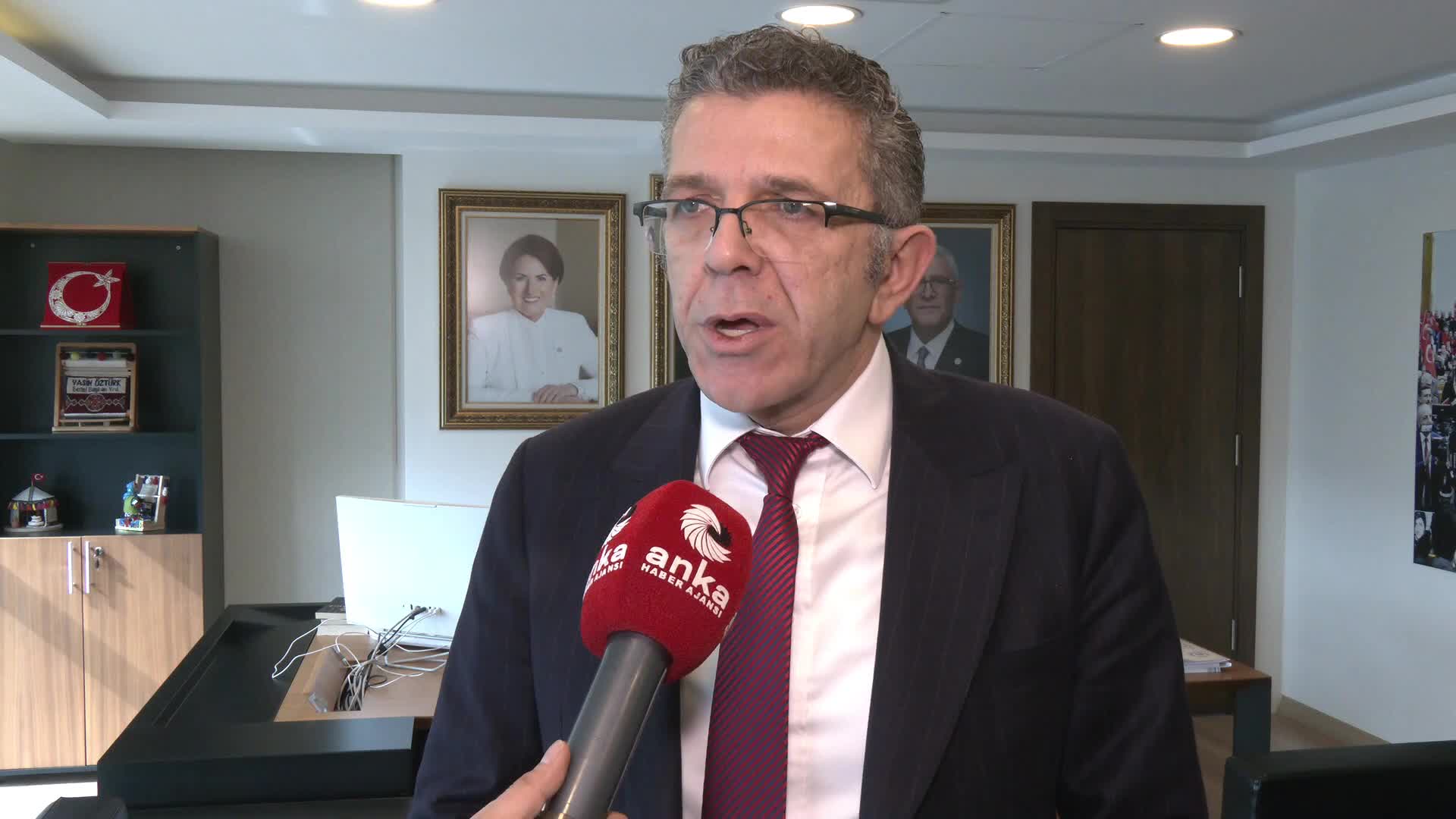 İYİ Partili Öztürk : "Denetlemesini yapmakla mükellef olan soruşturma kapsamındaki kişiler acaba Ünsal Ban dışarıya çıkarken çekirdek mi çitliyordu?"