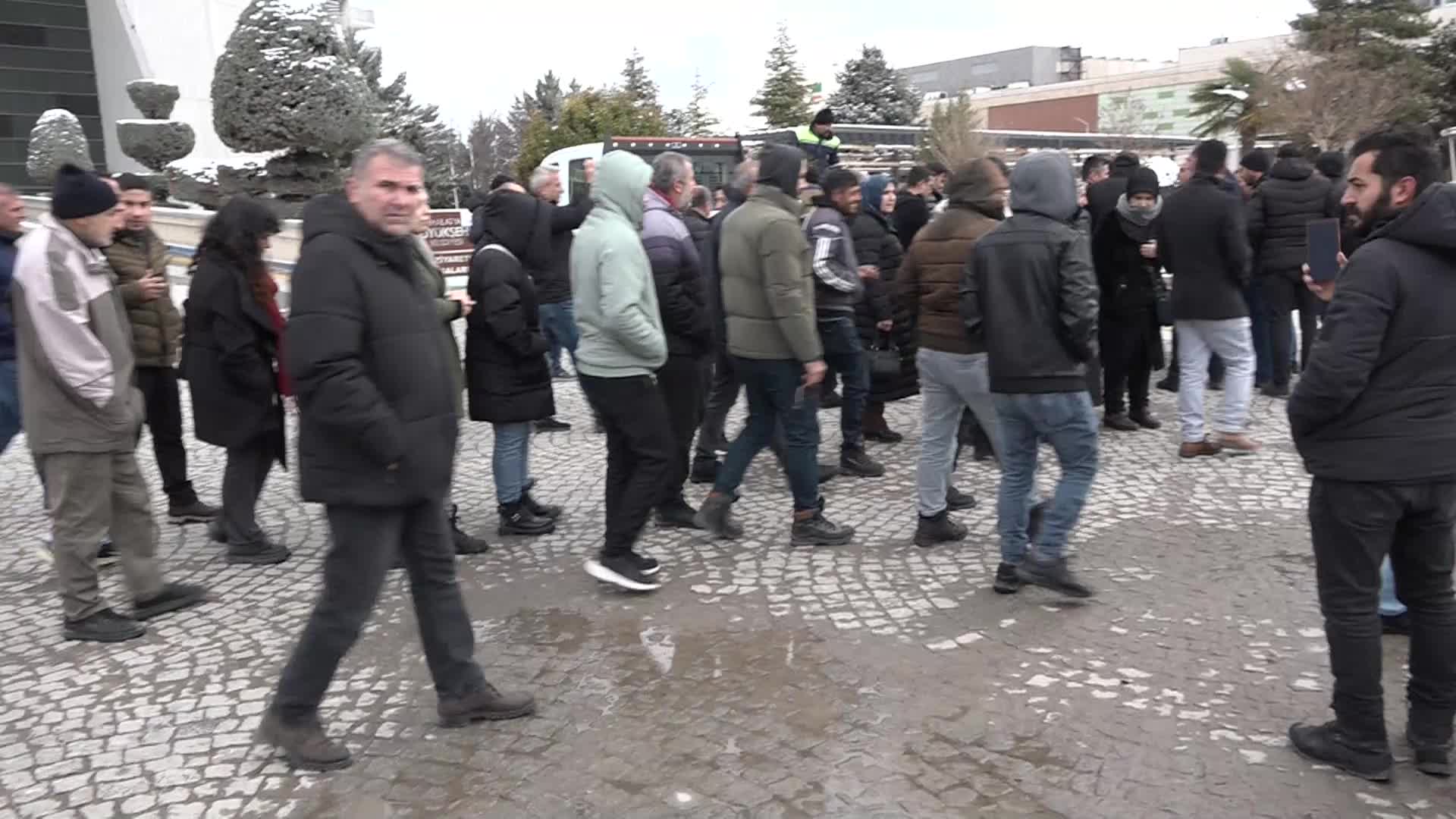 TMSF'nin devrettiği tekstil fabrikasında maaş alamadıklarını belirtilen işçilerden tepki: “300 işçi mağdur, iki aydır ödeme yok”