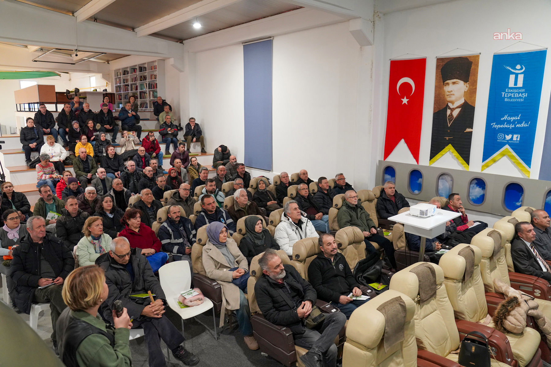 Tepebaşı Belediyesi'nden üreticilere "Meyve Bahçesi Tesisi ve Budama Eğitimi"