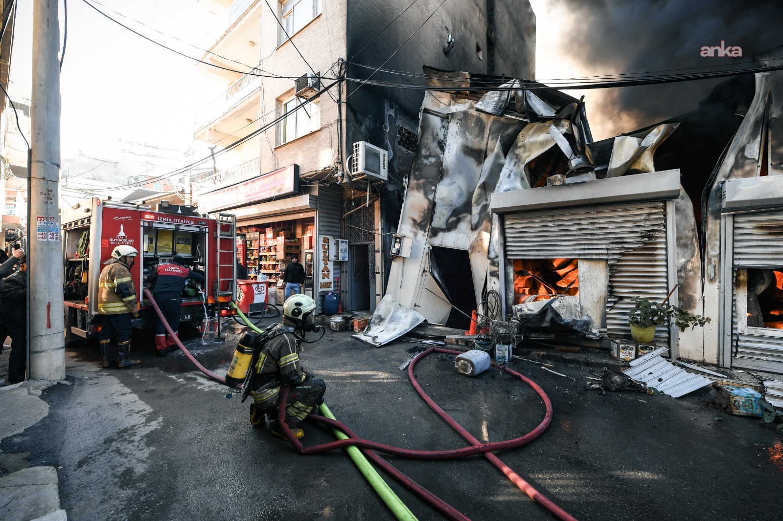 Buca’da bir iş yerinde çıkan yangın panik yarattı