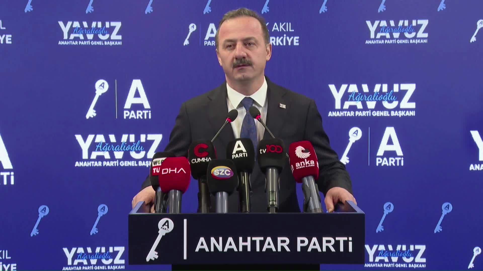 Yavuz Ağıralioğlu: "Kürtlerin başına gelmiş en büyük bela Öcalan'dır"