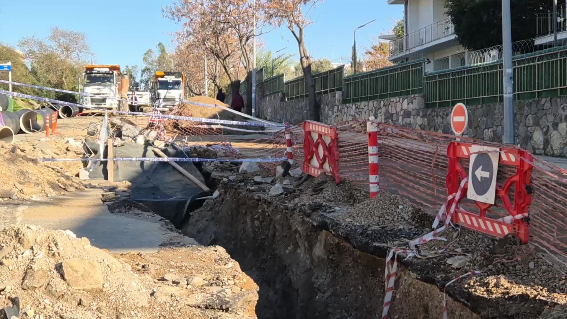 Muğla'da su isale hattı kazısında lahit bulundu
