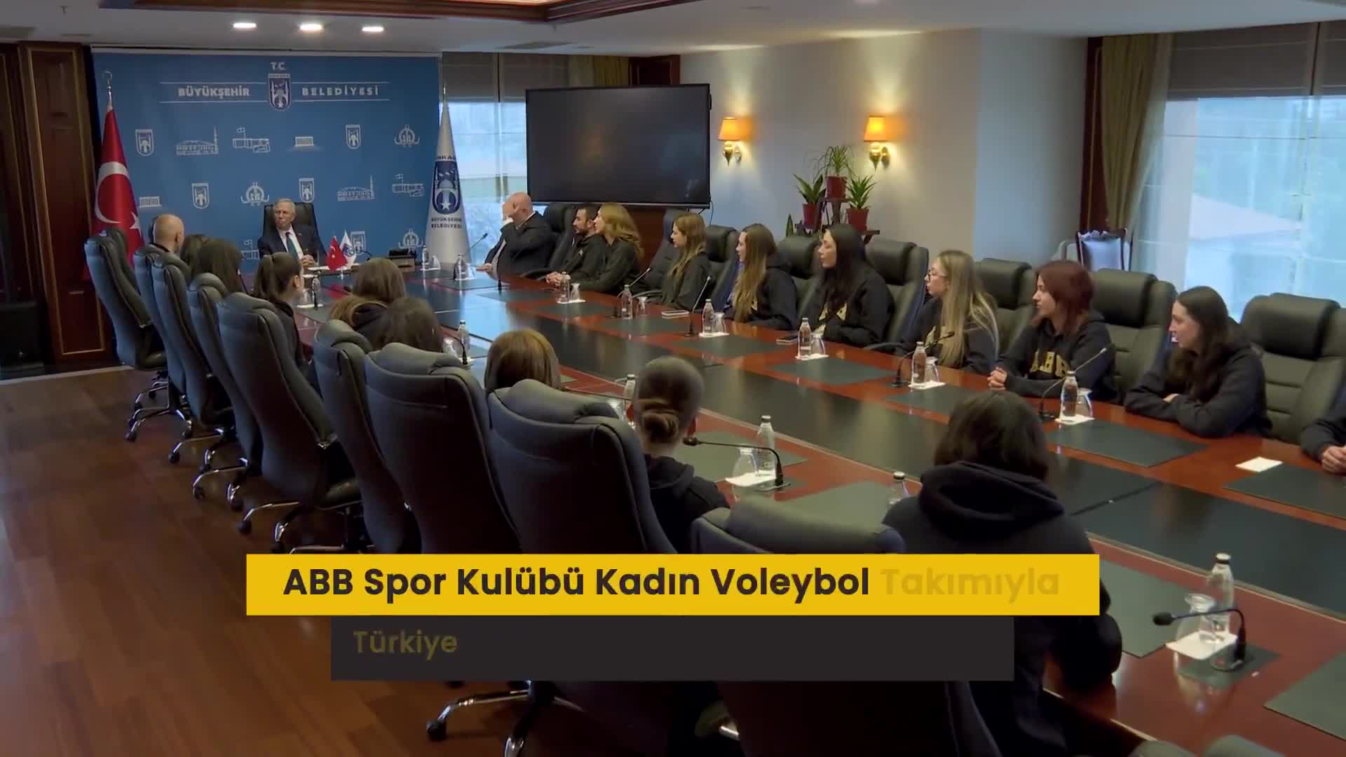 ABB Spor Kulübü Kadın Voleybol Takımı'ndan Mansur Yavaş'a ziyaret