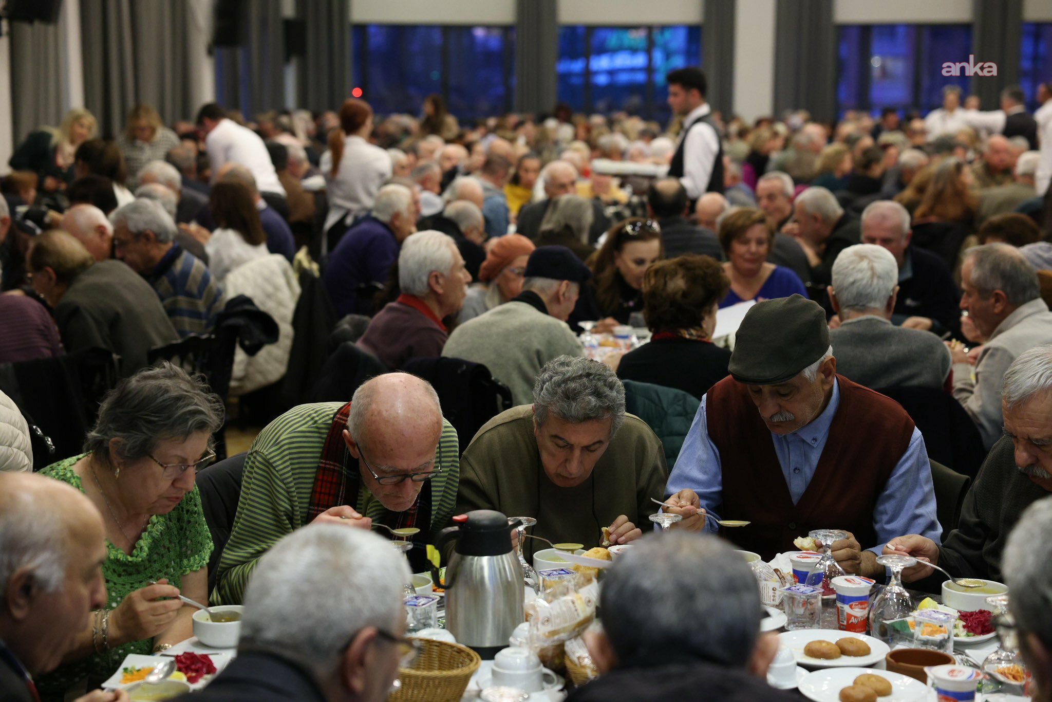 Çankaya Belediye Başkanı Hüseyin Can Güner emeklilerle iftarda buluştu