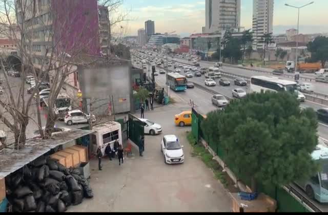 İSTANBUL'DA KAÇAK ÜRETİLEN, 20 MİLYON LİRALIK MAKARON VE FİLTRE GİBİ SAHTE ÜRÜNLER ELE GEÇİRİLDİ