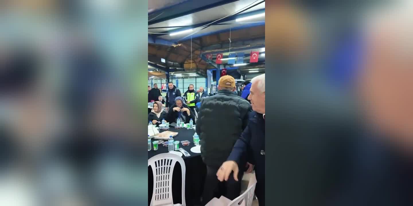 Bursa Büyükşehir Belediye Başkanı Bozbey, Karacabey'de vatandaşlar ile bir araya geldi